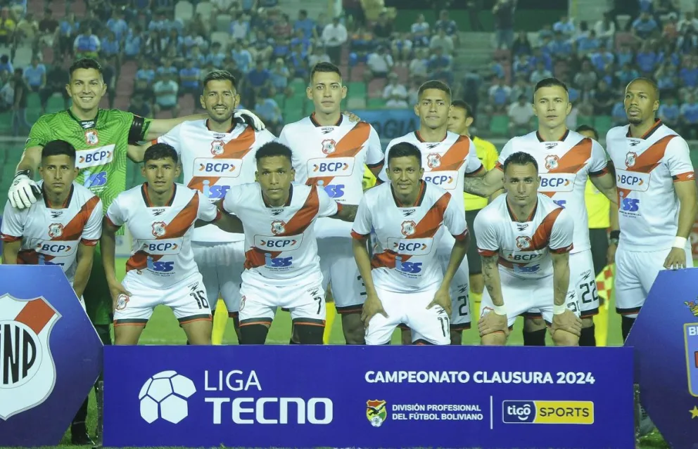 El equipo inicial de Nacional de Potosí que perdió hace unos días con Blooming. Foto: APG