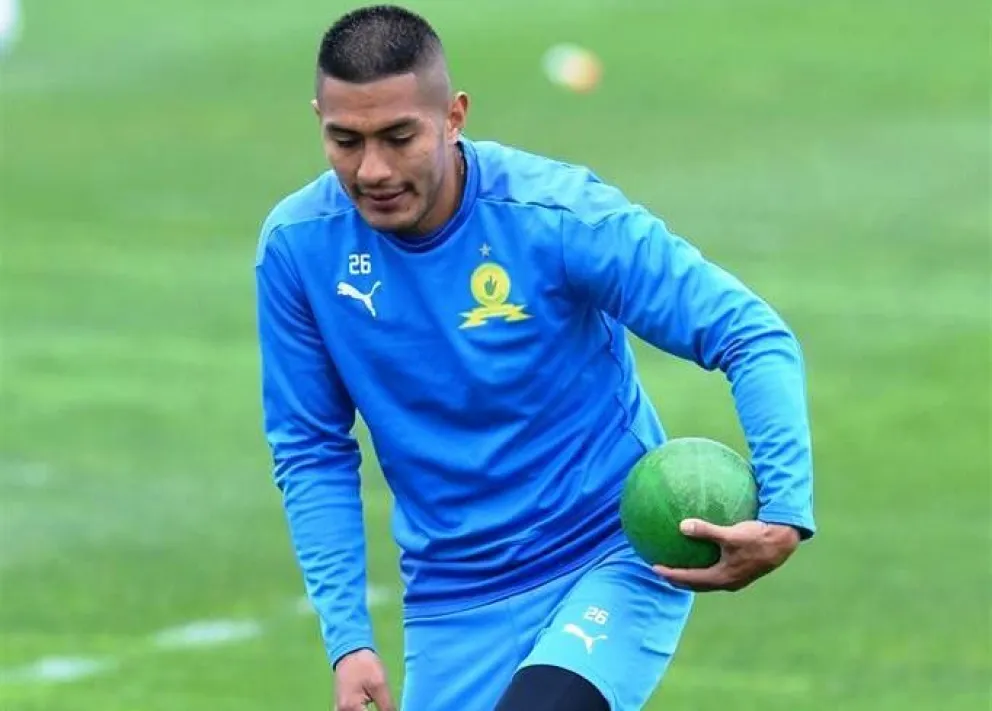 Saavedra en un entrenamiento que cumplió esta semana en el Mamelodi. Foto: Soccer laduma