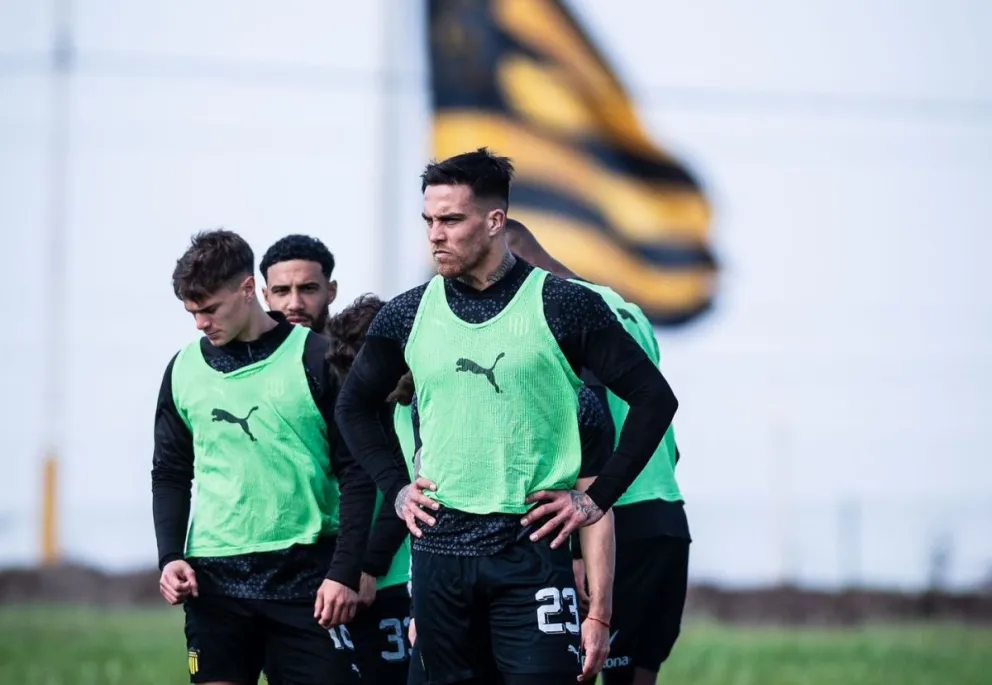 Jugadores de Peñarol en un entrenamiento previo al lance contra The Strongest. Foto: Peñarol.
