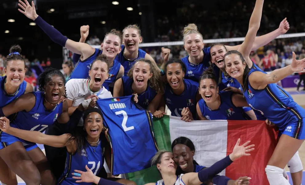 La celebración de las campeonas en la última jornada de la cita olímpica en París 2024. Foto: EFE