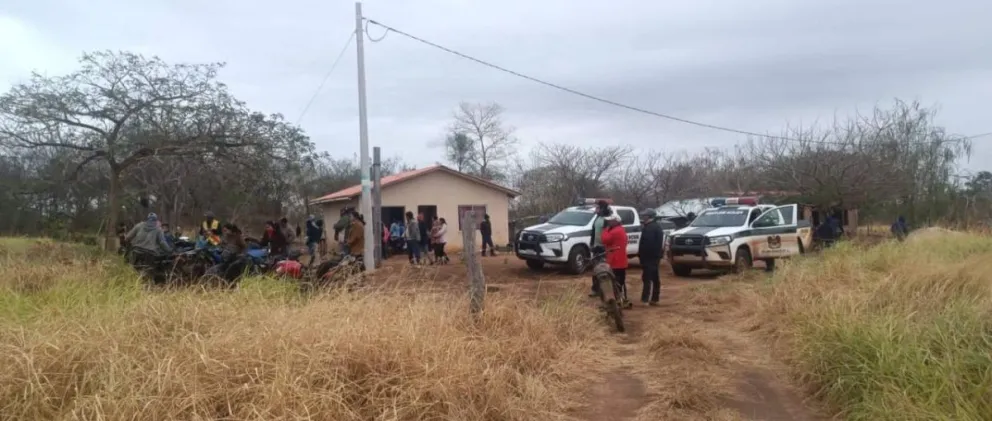 Efectivos de la policía durante la investigación del hecho. Foto: Radio San Rafael