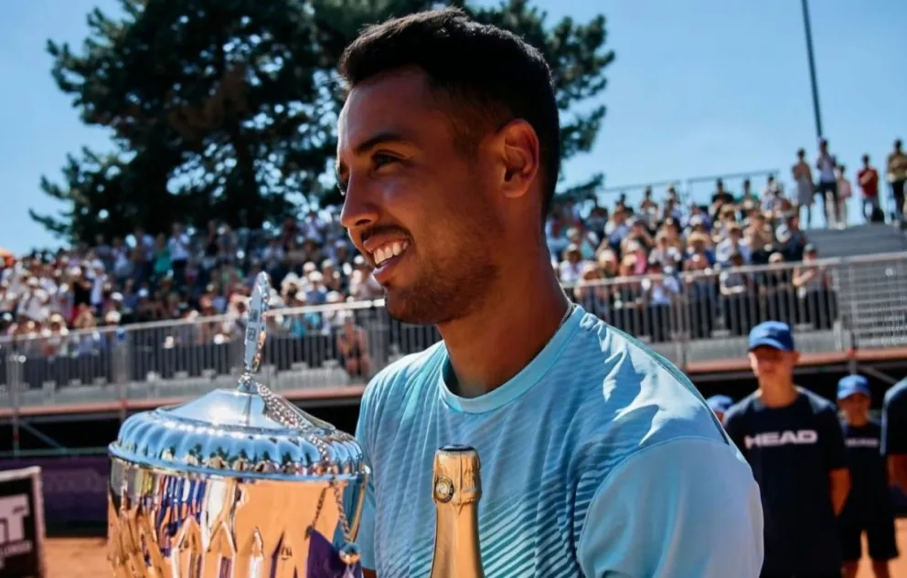Dellien con su trofeo de campeón en Alemania. Foto: Bonn Open.