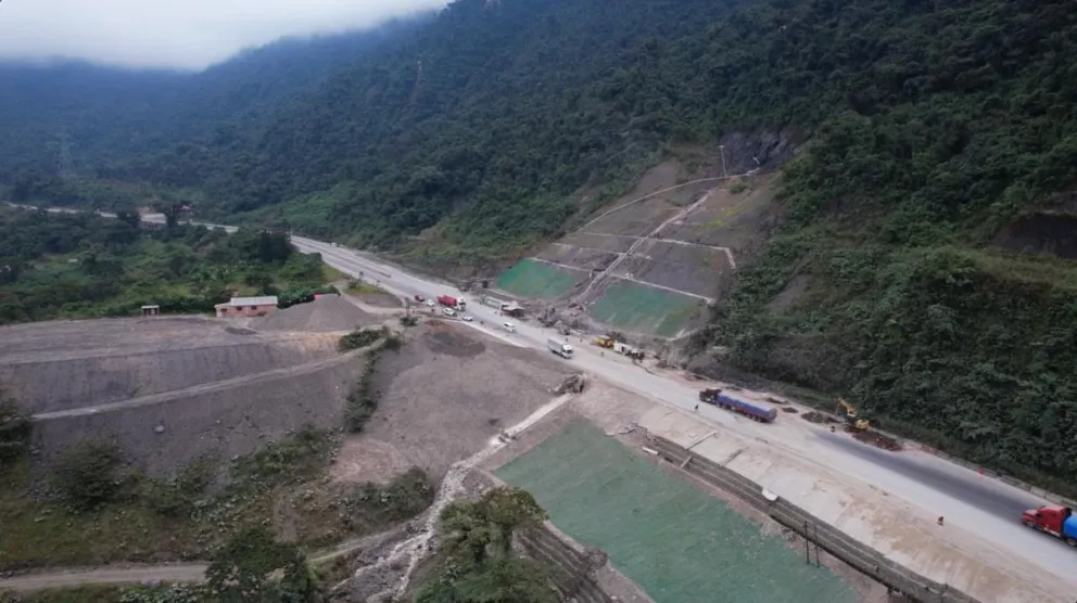 Trabajos para reparar los puntos críticos de la doble vía El Sillar. Foto: Sinohydro.
