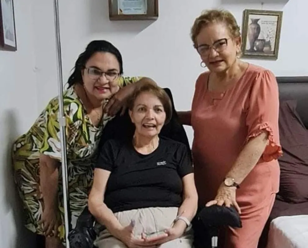 Eidy Roca, con familiares en la clínica, una imagen de archivo. Foto: @alopezescarre
