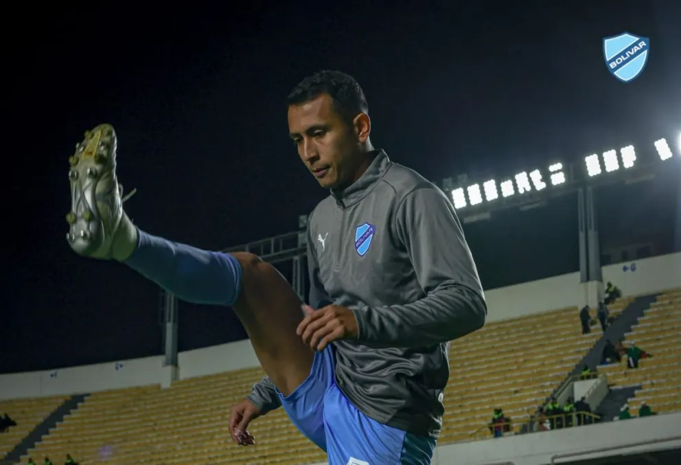 Fernández durante el calentamiento en el Hernando Siles. Foto: Club Bolívar.