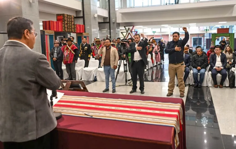 Los ministros fueron posesionados en un acto en Casa del Pueblo. Foto: Lucho Arce (Facebook)