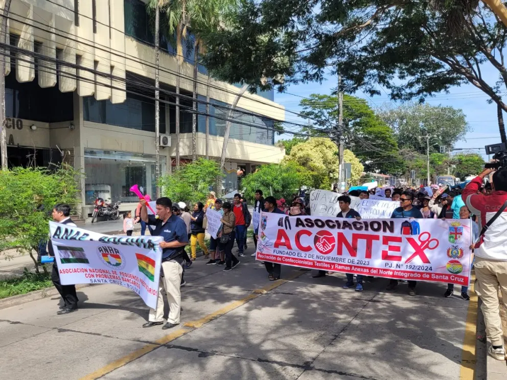 La marcha de los gremiales en Santa Cruz. Foto: DTV