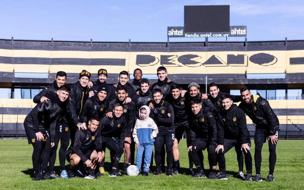 Jugadores de Peñarol en uno de sus últimos entrenamientos antes de enfrentarse a The Strongest. Foto: club Peñarol