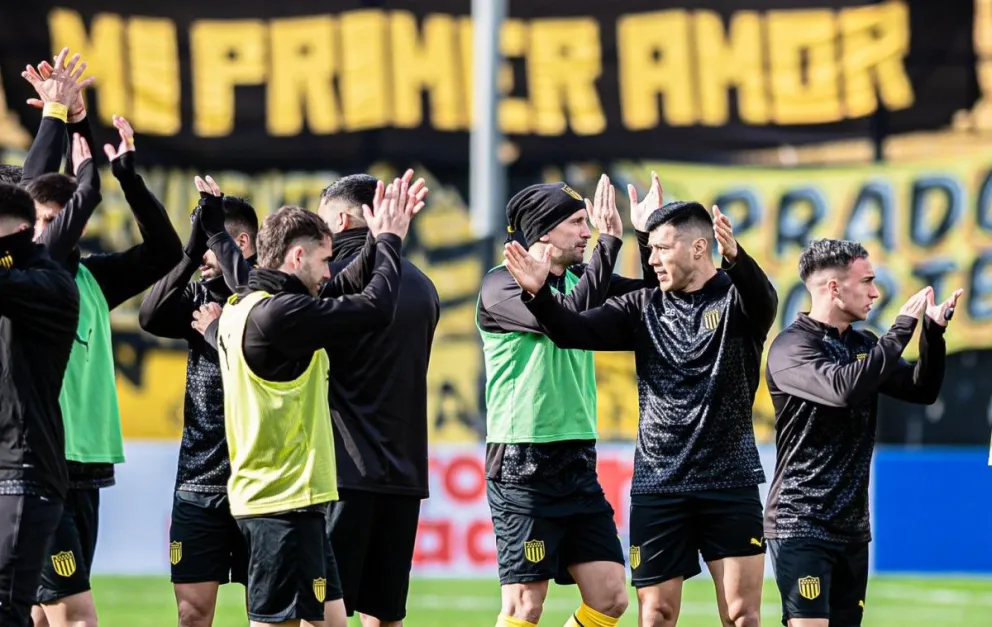 Jugadores de Peñarol de Uruguay en su estadio El Campeón del Siglo. Foto: Peñarol
