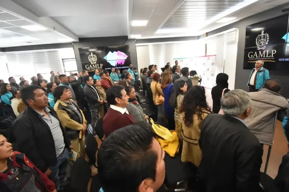 El alcalde Iván Arias da lectura a las conclusiones del foro. Foto: AMUN.