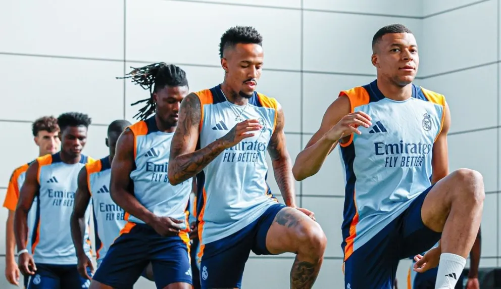 Mbappé (der.) encabeza el entrenamiento del plantel blanco. Foto: Real Madrid.