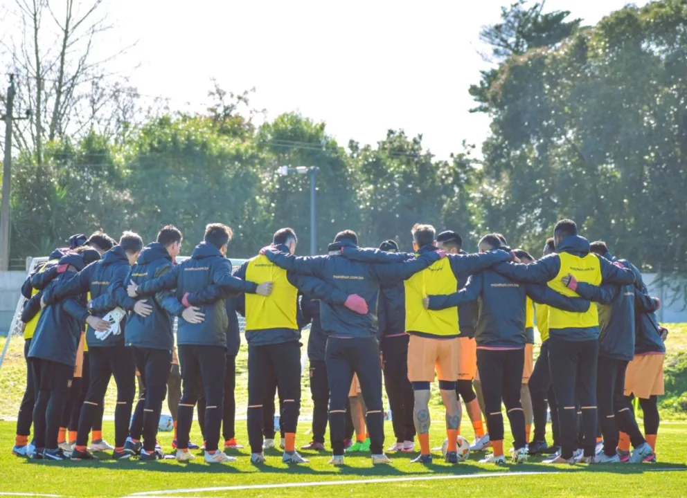 El plantel de The Strongest cerró entrenamientos en el predio de Nacional de Montevideo. Foto: The Strongest