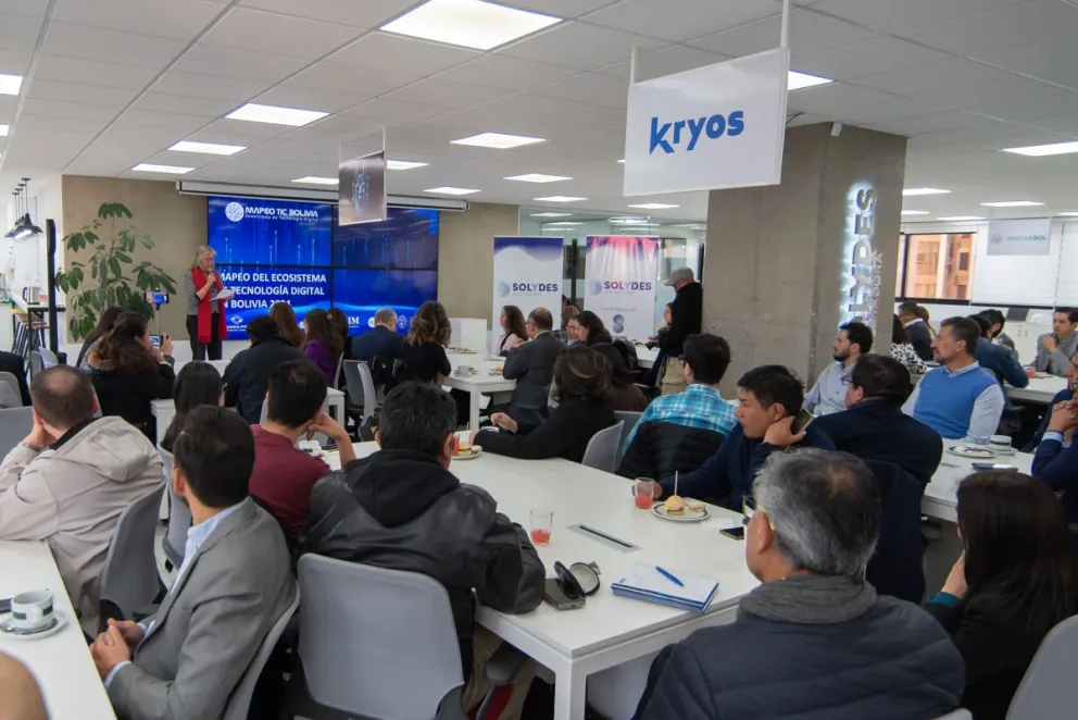 Presentación del informe Mapeo TIC 2024 . Foto: Funda- Pró, UCB y otras instituciones. 