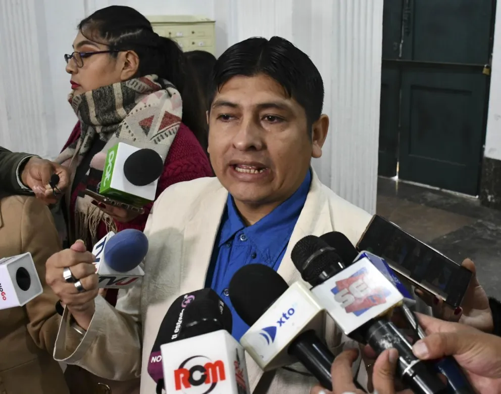 El diputado Rolando Cuéllar en una declaración a la prensa (imagen de archivo). Foto: APG