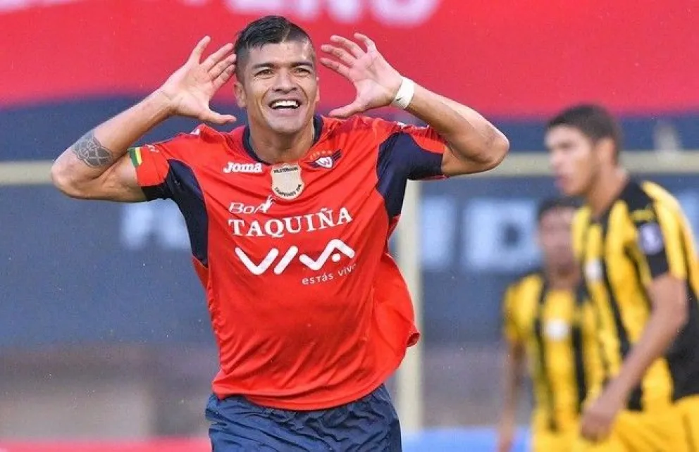 Gabriel Ríos festeja uno de los goles que marcó para Wilstermann en la goleada a Peñarol.
