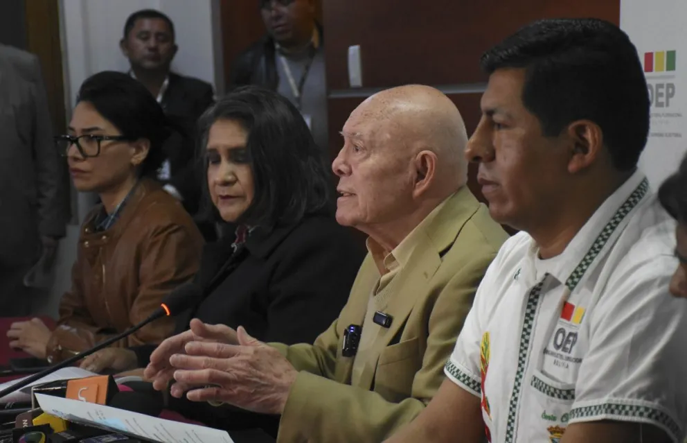 El presidente y vocales del del Tribunal Supremo Electoral (TSE). Foto: APG