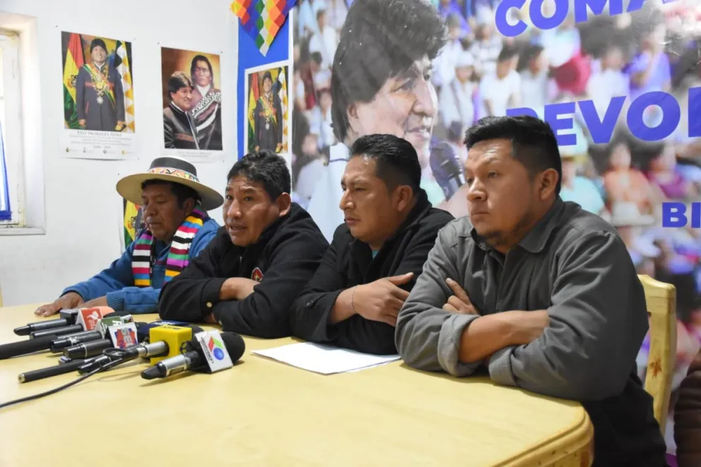 Dirigentes "evistas" dan una rueda de prensa, este jueves. Foto: APG 