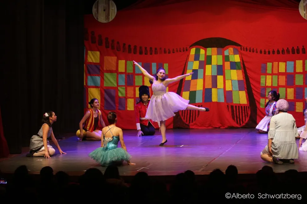 Los integrantes de Xtravadanza en una de las coreografías. FOTO: Extravadanza