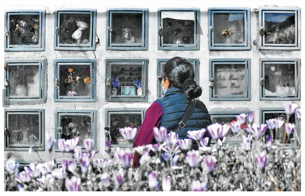 Filas de nichos en uno de los pabellones del Cementerio General de la ciudad de La Paz. Foto: Juan Quisbert