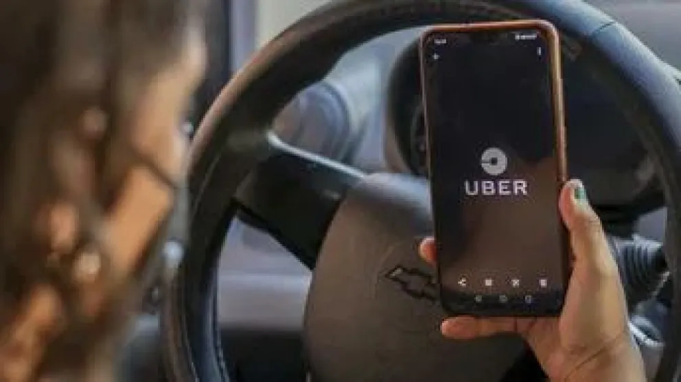 Los servicios de taxis por aplicación comenzarán a ser regulados por la ATT. Foto: Milenio