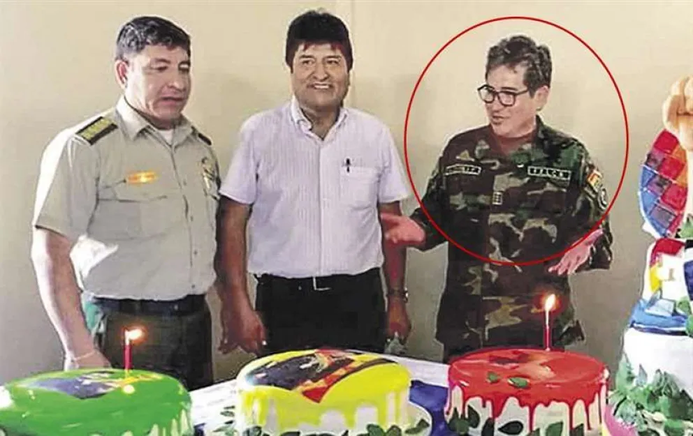 El expresidente Evo Morales y el exjefe antidroga Maximiliano Dávila, en la celebración del cumpleaños del primero. Foto: Eju.tv