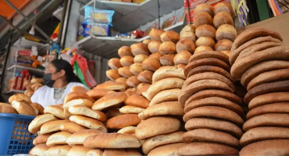 Un puesto de venta de pan en la ciudad de La Paz. Foto: ABI