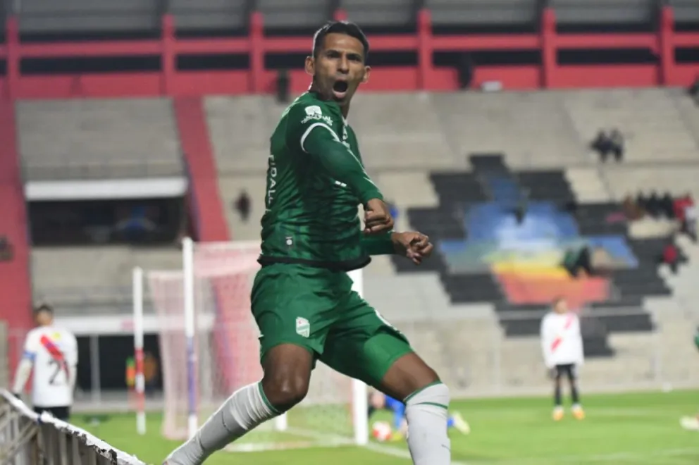 Gilbert Alvarez celebra el gol del triunfo en el partido que se disputó en la ciudad de El Alto.Foto: APG