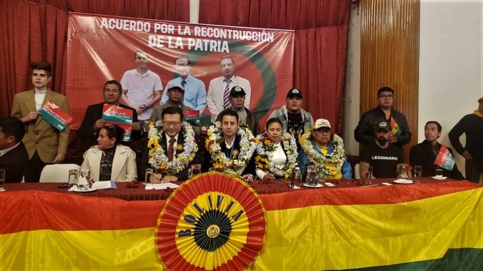 La alianzas entre organizaciones políticas deben registrarse ante el TSE hasta el 21 de octubre. Foto: Carlos Quisbert