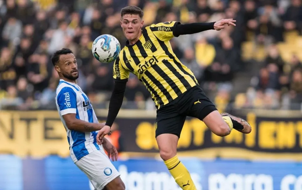 Del partido que igualaron Peñarol y Cerro Largo en el inicio del torneo Clausura de Uruguay. Foto: Carve Deportiva