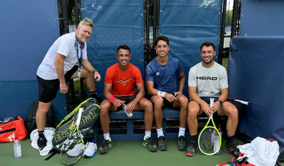 Los hermanos Dellien (centro) tras su entrenamiento en Estados Unidos. Foto: Murkel Dellien.