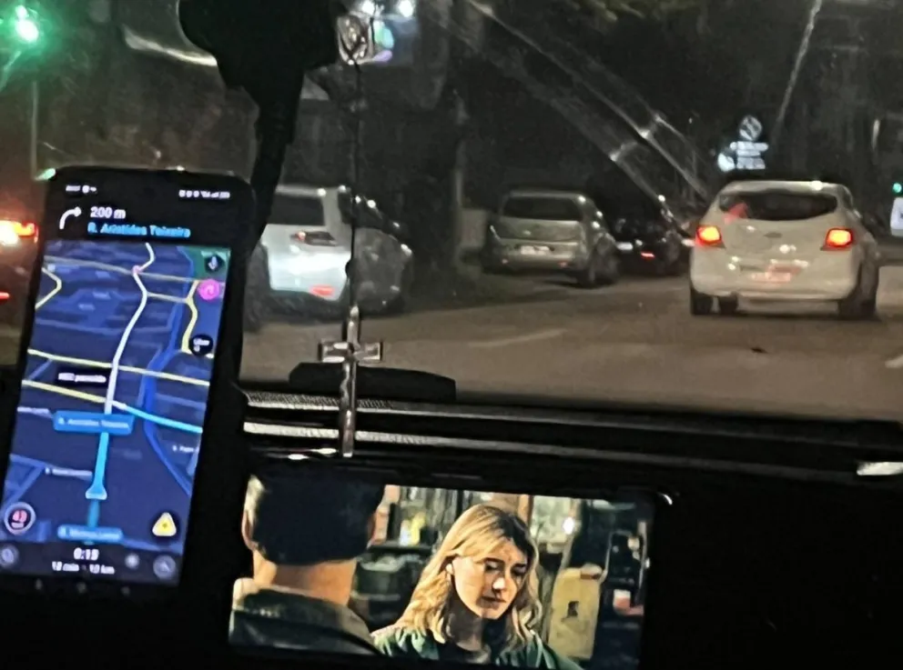 Un conductor de transporte urbano a través de una app. Foto: @eogrizi