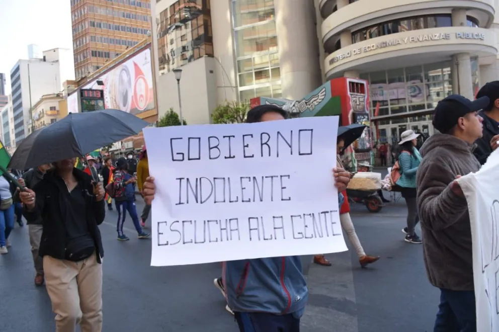 La marcha de los gremiales en el centro de La Paz. Foto: APG