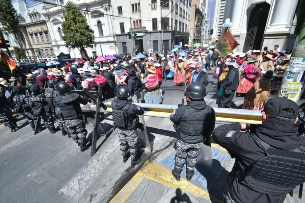Gremiales marchan en la ciudad de La Paz. Foto: APG