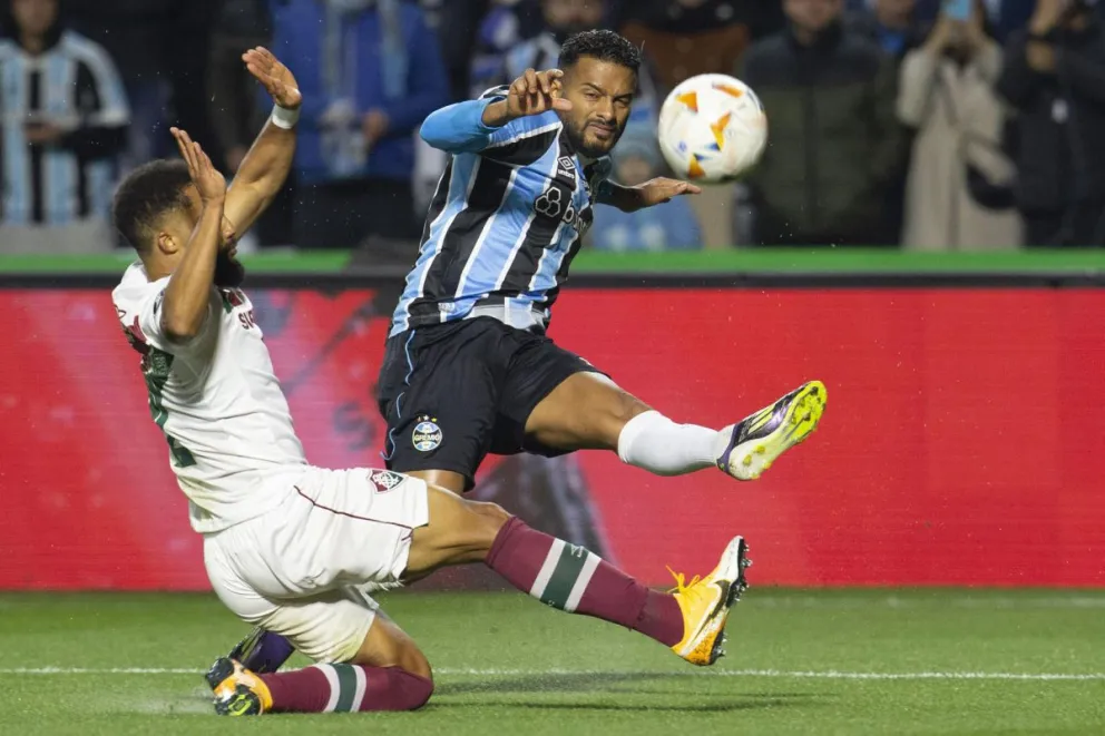 Del partido que jugaron la semana pasada Gremio y Fluminense. Foto: EFE