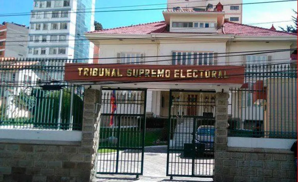El Tribunal Supremo Electoral (TSE) publicó este domingo, las listas de candidatos que fueron inhabilitados o renunciaron a su postulación para las elecciones subnacionales. Foto TSE