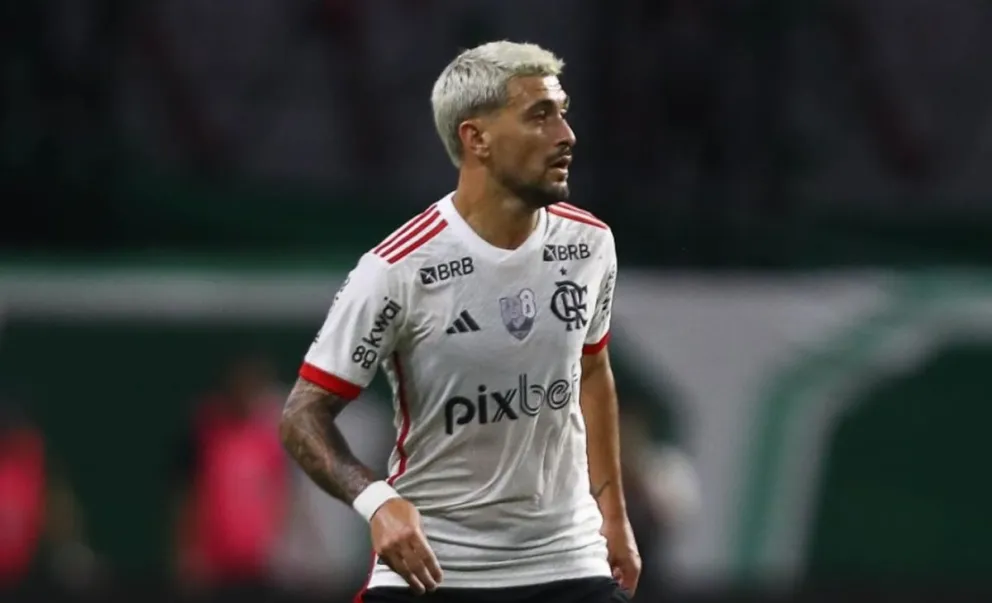 De Arrascaeta en un partido anterior con el cuadro brasileño. Foto: Flamengo.
