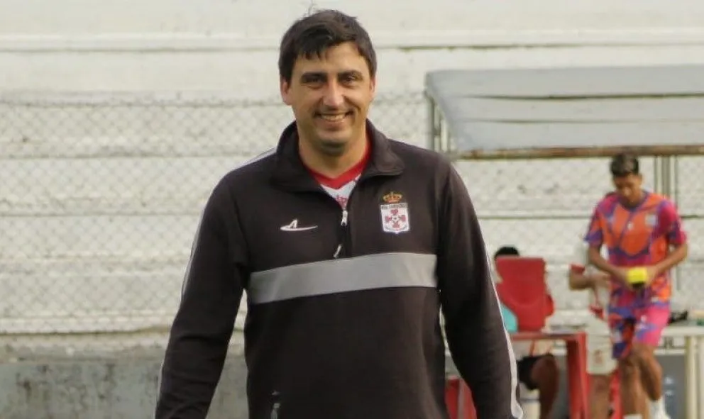 Al técnico Andrés Marinangeli no le acompañaron los buenos resultados en Real Santa Cruz. Foto: Andrés Marinangeli. 