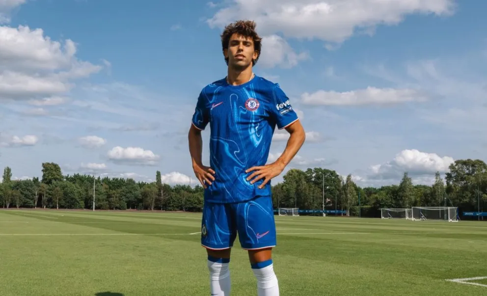 Joao Félix con la indumentaria del club inglés. Foto: Chelsea FC.