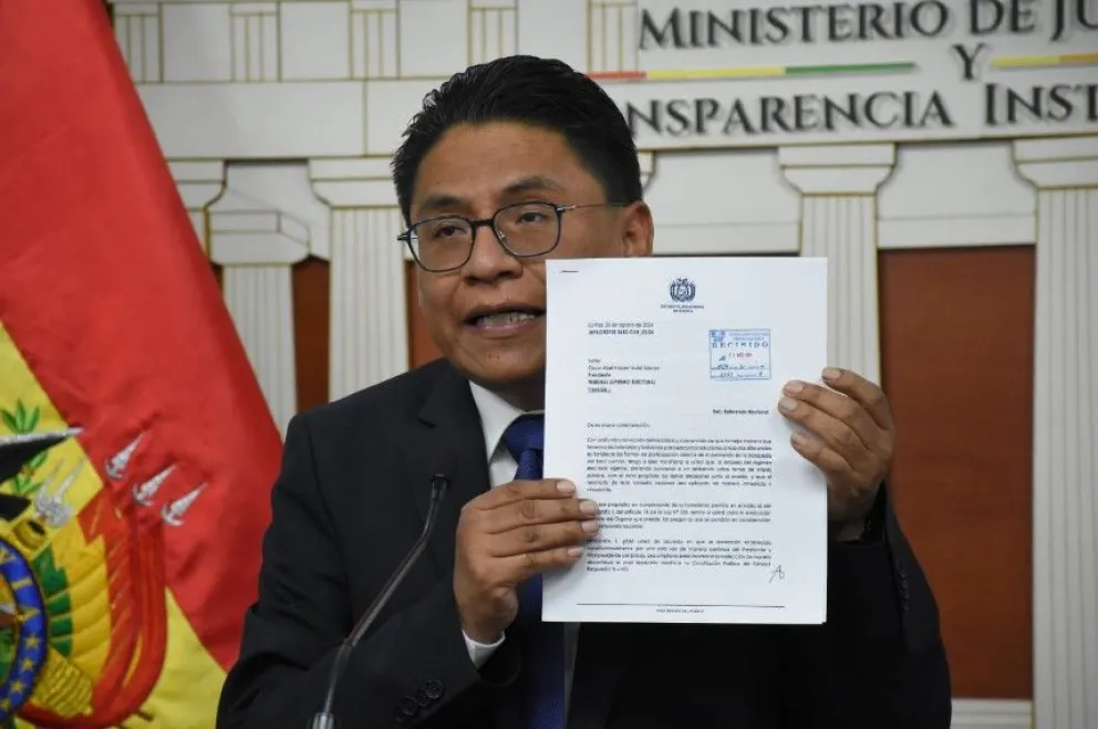 El ministro de Justicia, Iván Lima, brinda conferencia de prensa. Foto: APG