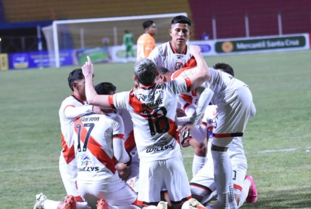 Jugadores de Nacional celebran por uno de sus dos goles anotados. Foto: APG.