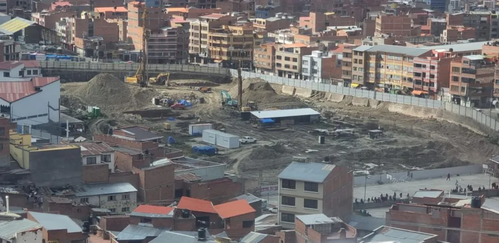 La empresa constructora en plena obra de la edificación del nuevo estadio celeste. Foto: Archivo Digital.