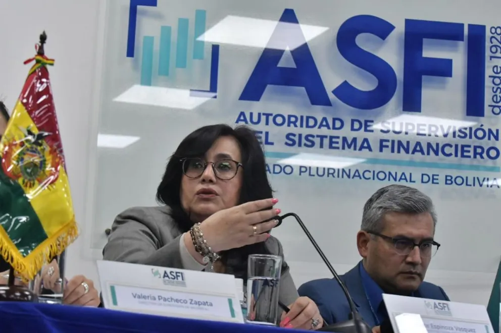 Ivette Espinoza, diectora de la ASFI, en conferencia de prensa. Foto: APG