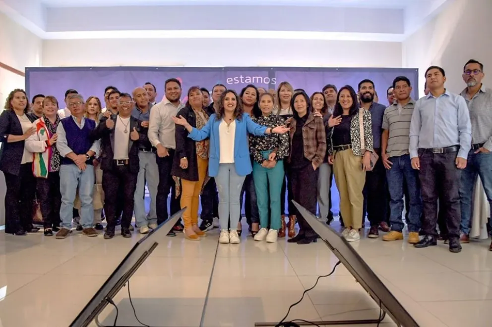 La ministra Castro (centro) junto a los dirigentes de las federaciones nacionales. Foto: Ministerio de Salud y Deportes.