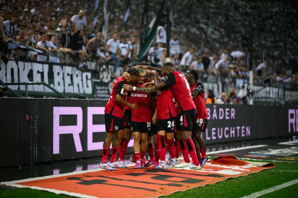Jugadores del Leverkusen celebran por uno de sus goles. Foto: Bayer Leverkusen.