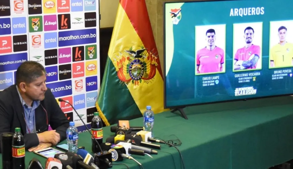 El técnico Óscar Villegas anuncia la nómina de 27 jugadores para la doble jornada de las eliminatorias contra Venezuela y Chile. Foto: APG