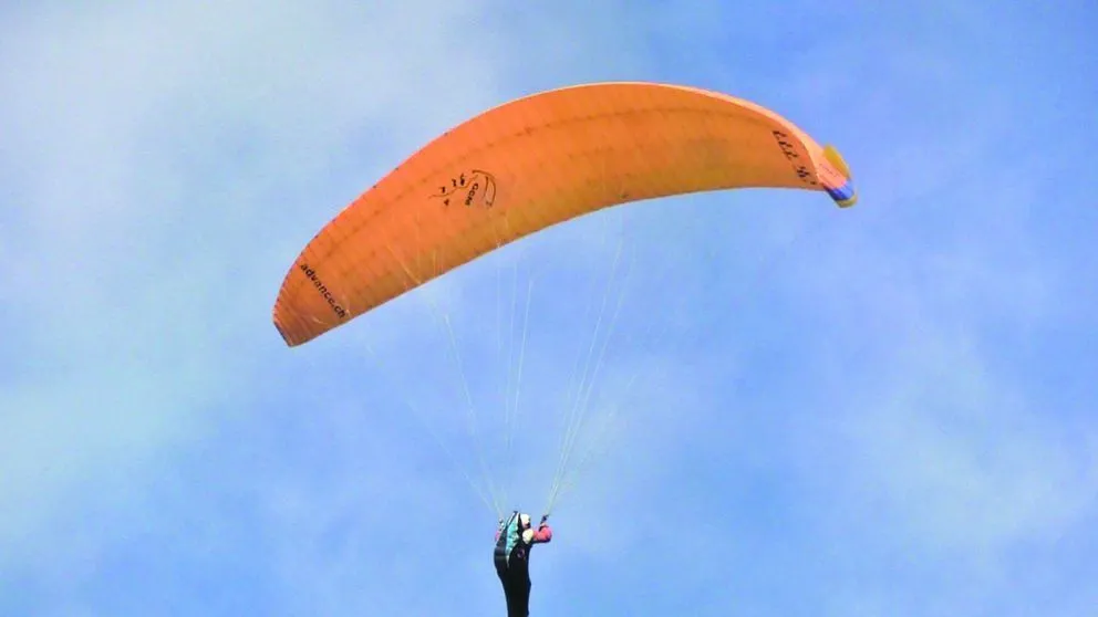 Salto de parapente. Foto: Opinión