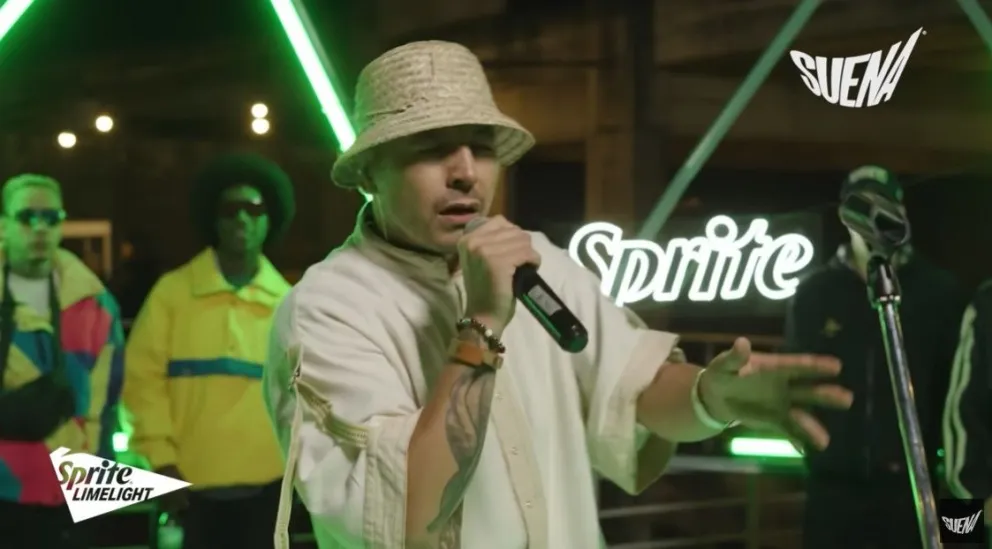 Leo Camargo, músico y compositor que fusiona ritmos de raíz sudamericana con música urbana y electrónica.