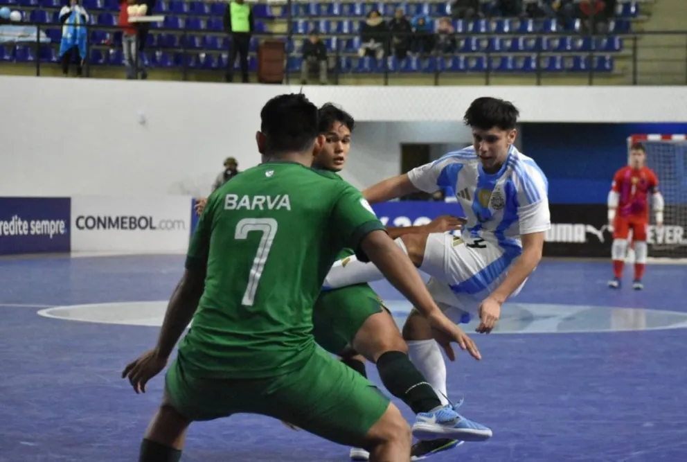 Una incidencia del juego de este sábado en el COP Arena de Luque, Paraguay. Foto: Selección Argentina.