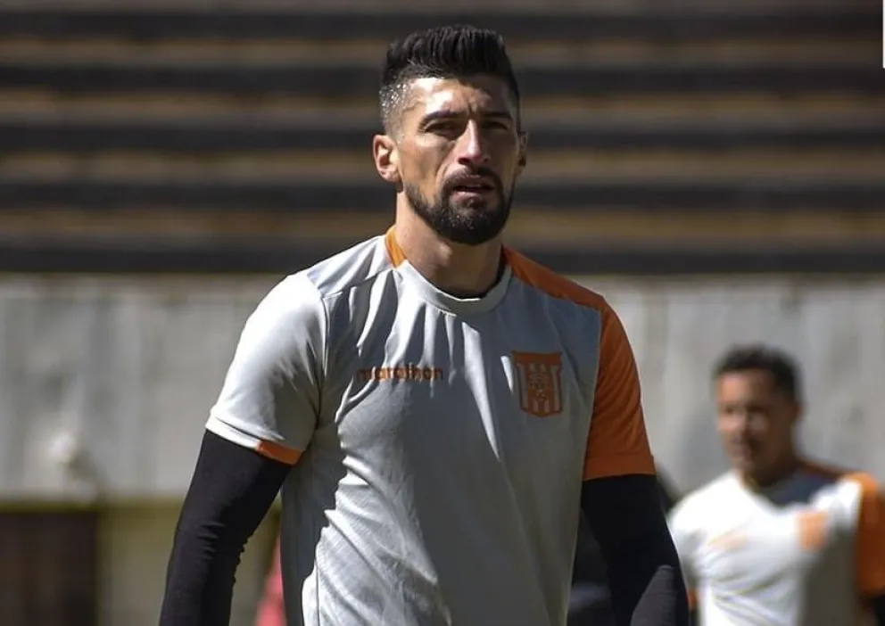 Joel Amoroso en una práctica anterior de los atigrados en Achumani. Foto: The Strongest 