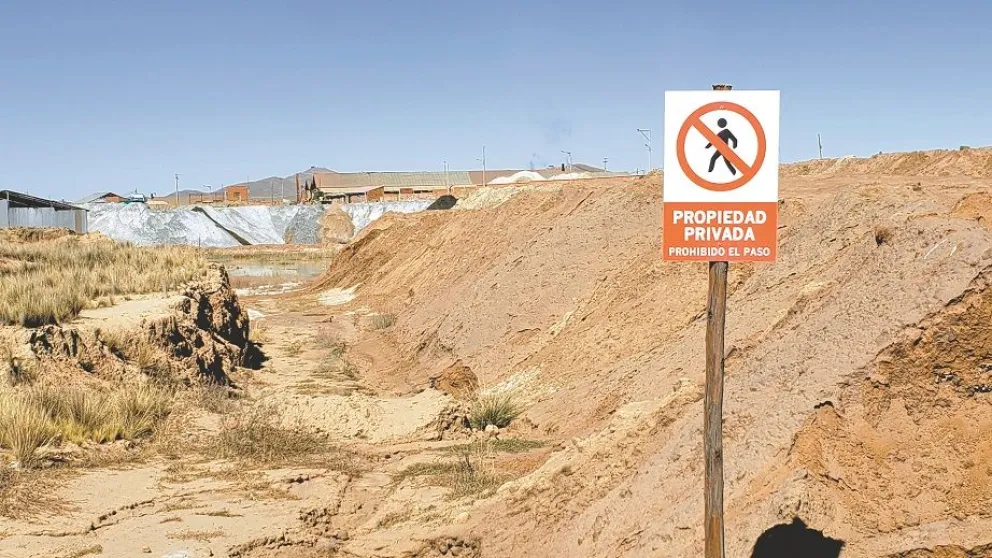 Una de las colas mineras en excavaciones que se hicieron para la extracción de arcilla. Foto: Carlos Quisbert / Visión 360